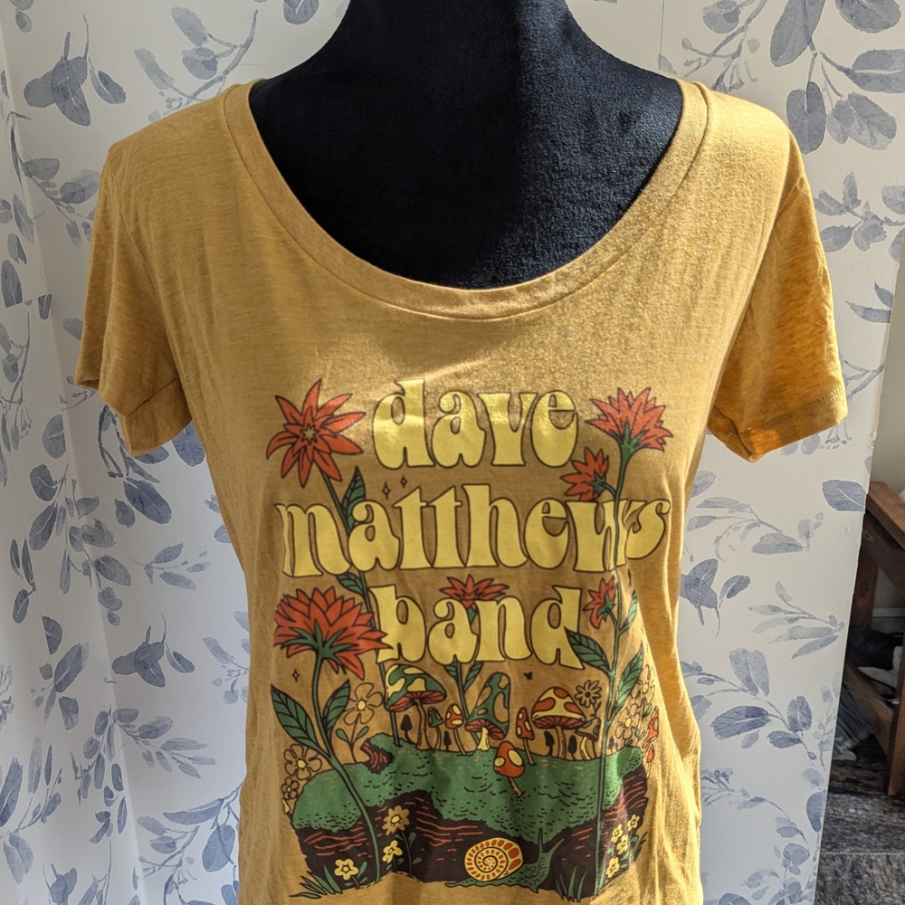 Dave Matthews Band Yellow Graphic Concert Tee Womans Small